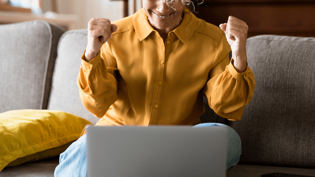 Person sending email newsletter on laptop best time to send a newsletter.